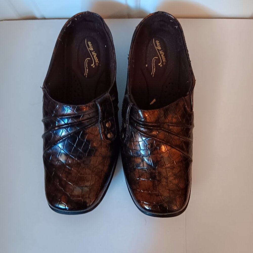 EASY STREET  COMFORT WAVE WOMEN'S FAUX ALLIGATOR  MULES 7.5